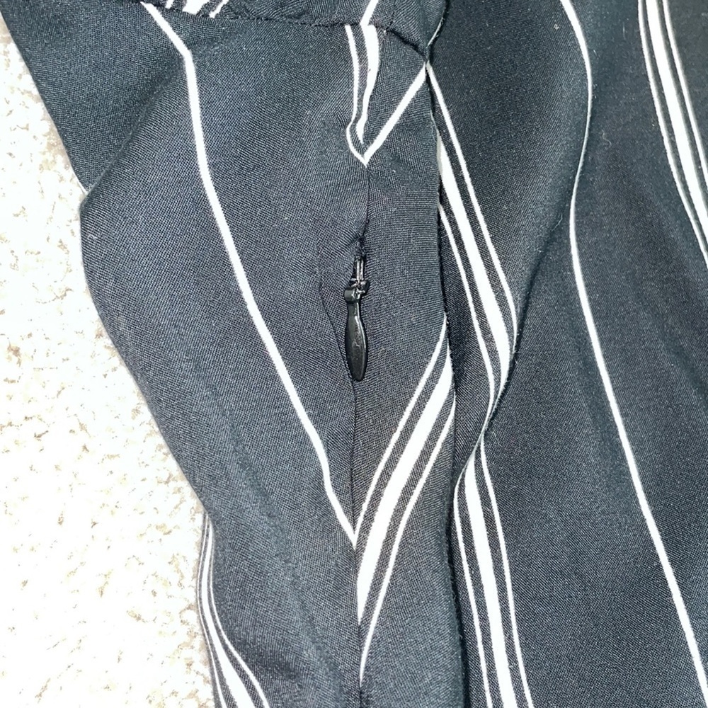 040:AMUSE SOCIETY striped black and white flare mini keyhole dress women small - Picture 7 of 9